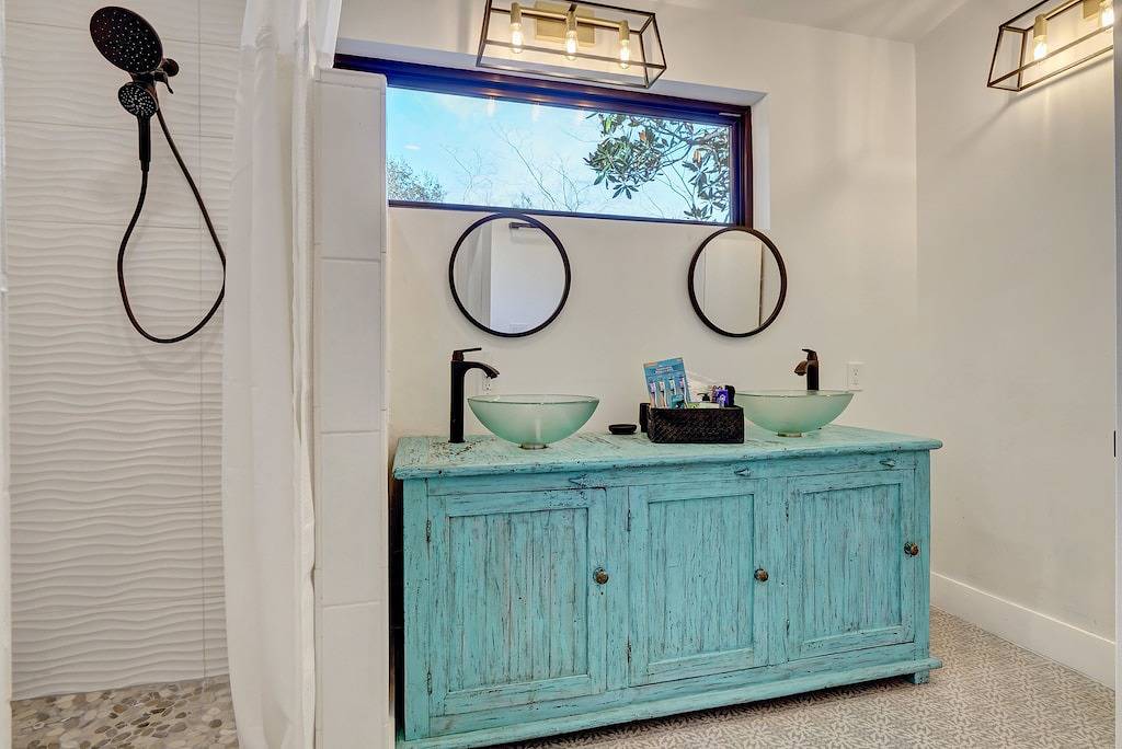 The Glass House-New Listing! Surrounded by nature. Close to Beach in Ogden (Wilmington), New Hanover County