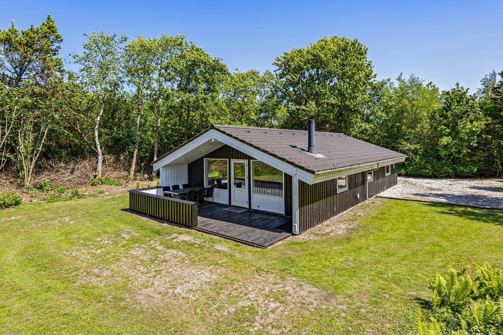 Schönes Ferienhaus mit Whirlpool und Sauna auf Lodbjerg Hede in Lodbjerg Hede, Ringkøbing