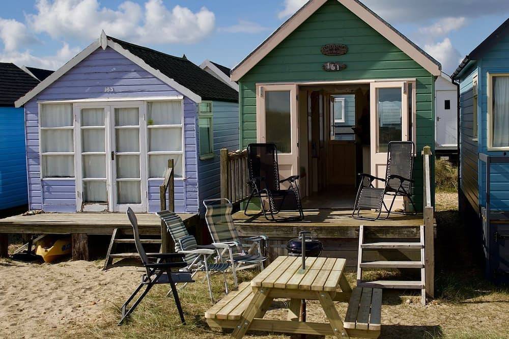 A Beach Hut on the prestigious Mudeford Spit - *** No Booking Fees *** in Christchurch, Dorset