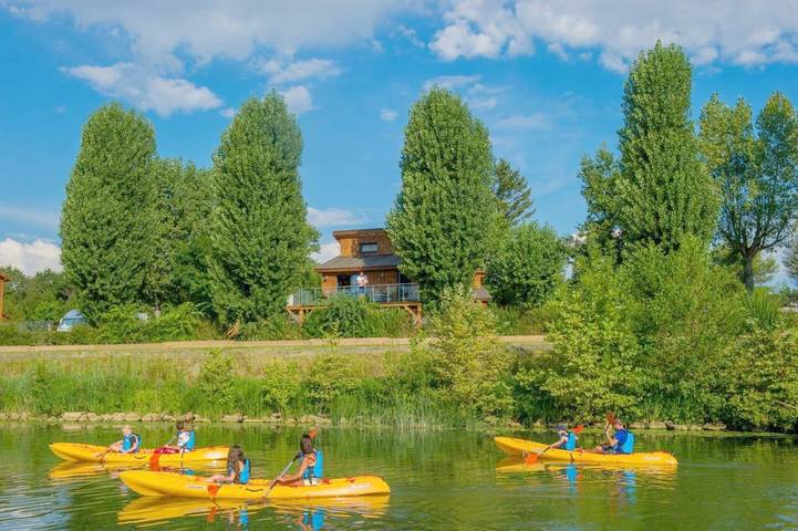 Camping für 8 Personen, mit Terrasse in Dardilly