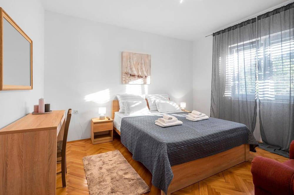 Schönes Haus mit 2 Schlafzimmern in. in Betina, Tisno