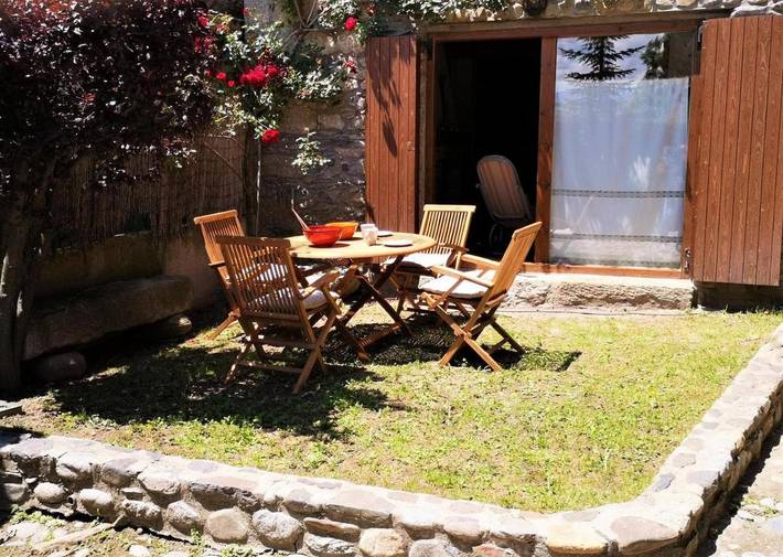 Location de vacances pour 8 personnes, avec jardin à UR - 2
