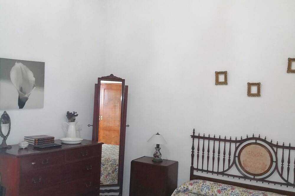Casa Rural Aborigen Bimbache con original baño de lava in San Andrés (El Hierro), Valverde