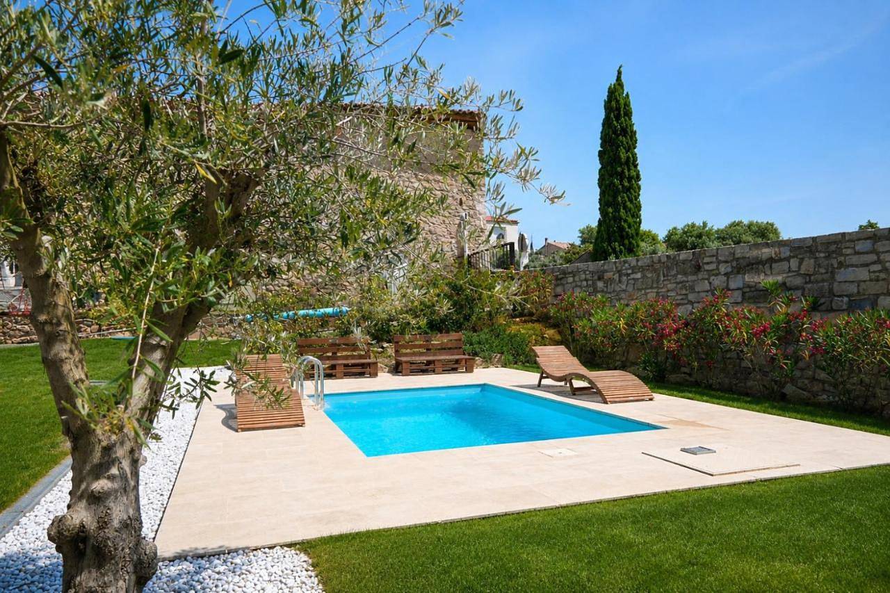 Tournissan L'Auberge du Chateau avec ça piscine in Tournissan, Région de Limoux