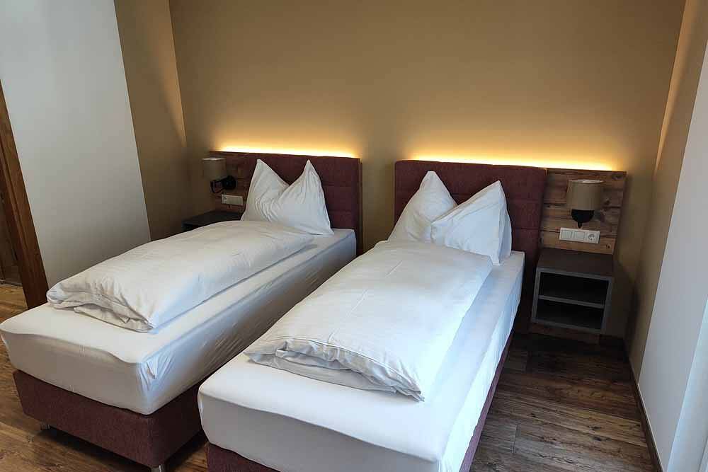 Hotel Bad Goisern - Doppelzimmer A+ in Bad Goisern am Hallstättersee, Totes Gebirge