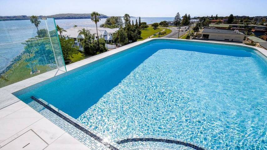 Holiday letting for 6 people, with pool and balcony/terrace in South Coast NSW