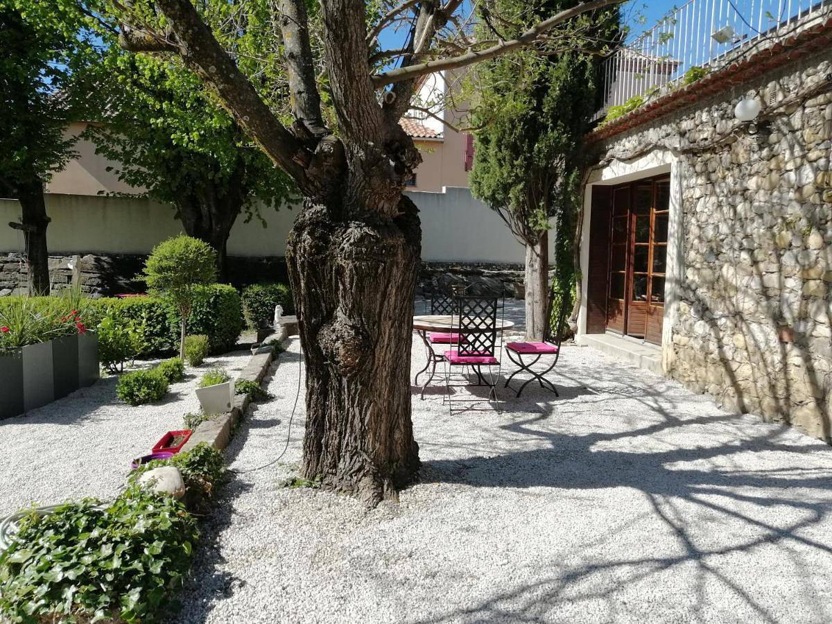 Double Room with Garden View in Laragne-Montéglin, Région de Gap