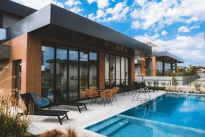 Ferienhaus für 2 Personen, mit Balkon und Terrasse sowie Garten und Kinderpool