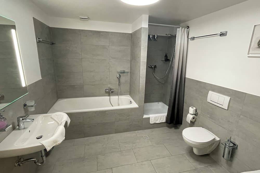 Entire apartment, Ferienwohnung \"garten\" 95 qm in Erkrath, North Rhine-Westphalia