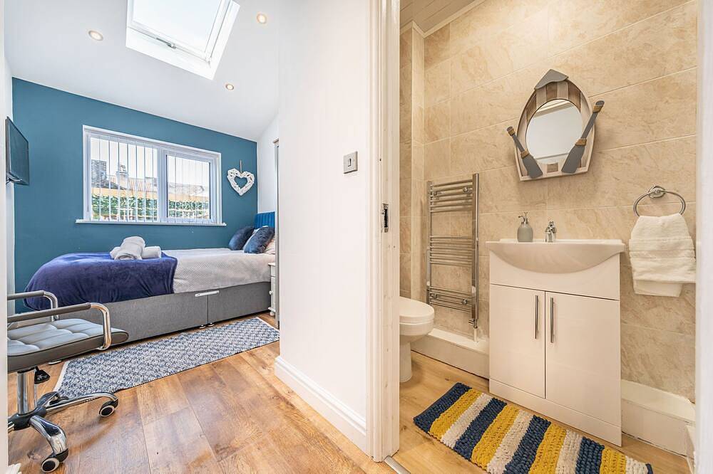 Stunning house close to the stadium + Hot tub! in Liverpool, Merseyside