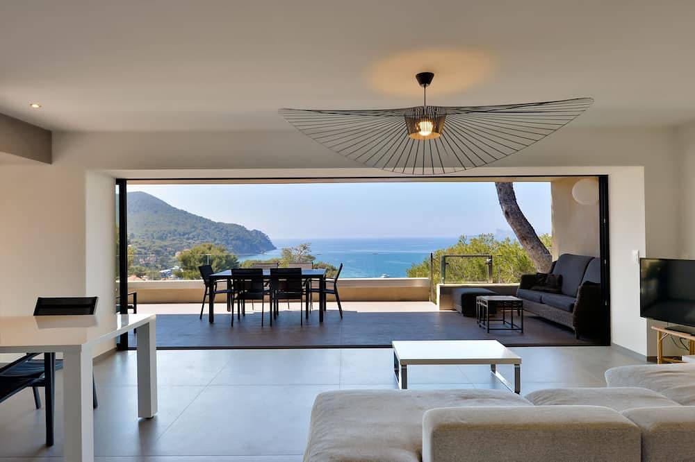Superbe villa avec vue mer panoramique, piscine chauffée en saison, plage à 5min in Saint-Cyr-sur-Mer, Côte méditerranéenne (France)