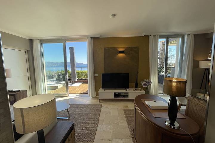 Ganze Wohnung, Deluxe Sunrise Sky Terrace, Designapartment & Fantastic Lake View M1 in Toscolano-Maderno, Gardasee-Berge