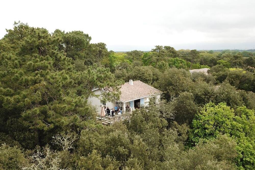 Maison dans les arbres a 5 minutes de la plage, meublé de tourisme 2 etoiles in Soulac-sur-Mer, Région de Lesparre-Médoc