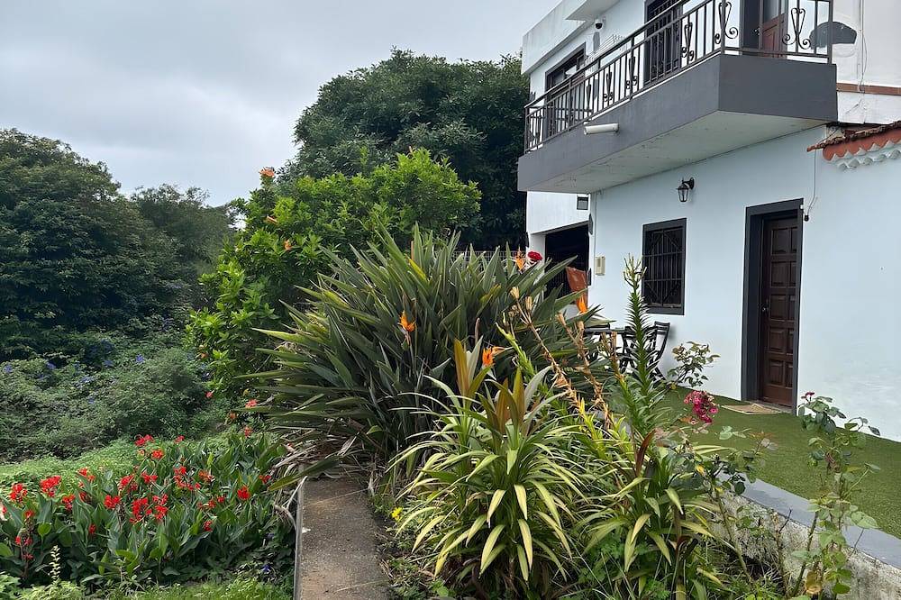 Casa Vacacional 'María José' con Vistas a la Montaña, Terraza Privada y Wi-Fi in El Granel, Puntallana