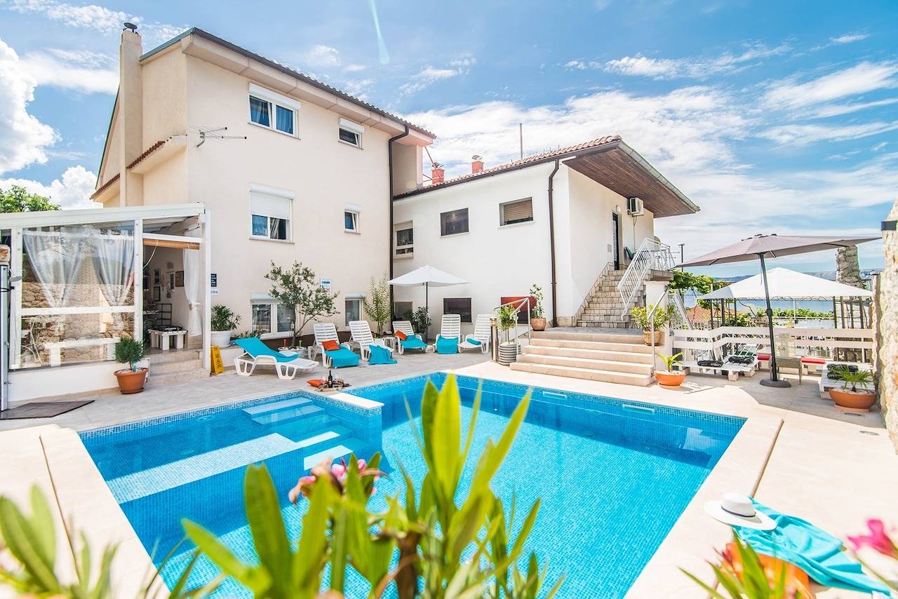 Ganze Wohnung, Studio A mit Gemeinschaftspool und Meerblick
 in Novi Vinodolski, Primorje-Gorski Kotar