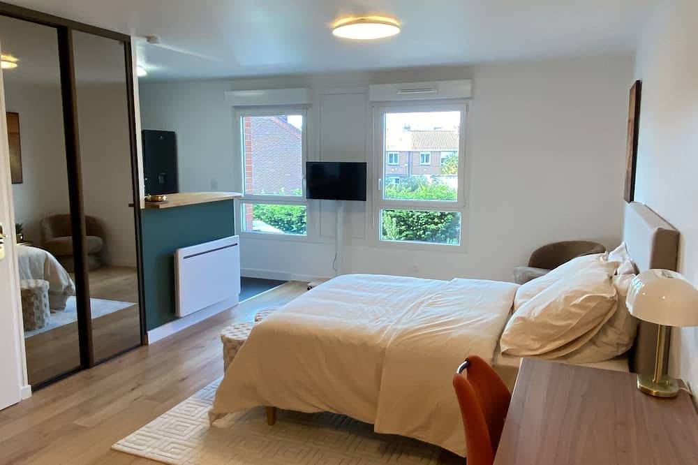 Entire apartment, Magnifique studio cooconing avec parking in Marcq-en-Barœul, Lille region