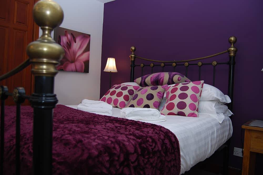 Jasmine Cottage in the heart of fabulous Kirkby Lonsdale,  with private parking! in Kirkby Lonsdale, Yorkshire Dales National Park