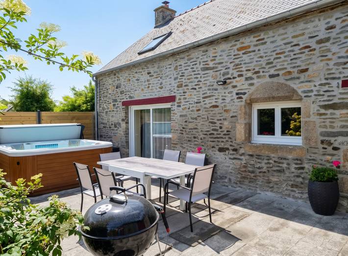Holiday home for 6 people, with hot tub and garden - 1