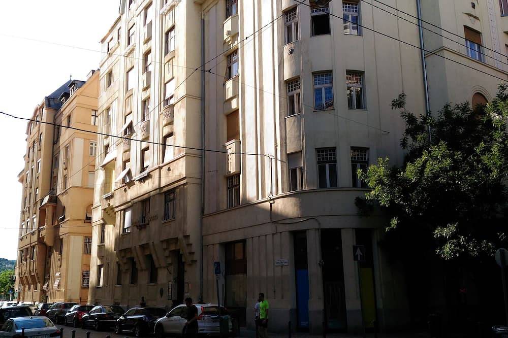 Apartamento entero, Vista del Danubio, cerca del Parlamento, Ac, en un palacio histórico in Budapest, Közép-Magyarország