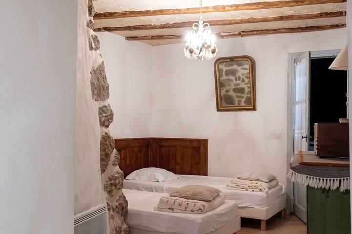 Location de vacances pour 8 personnes, avec Terrasse ainsi que Jardin et Piscine à Saint-Julien-de-la-Nef - 2