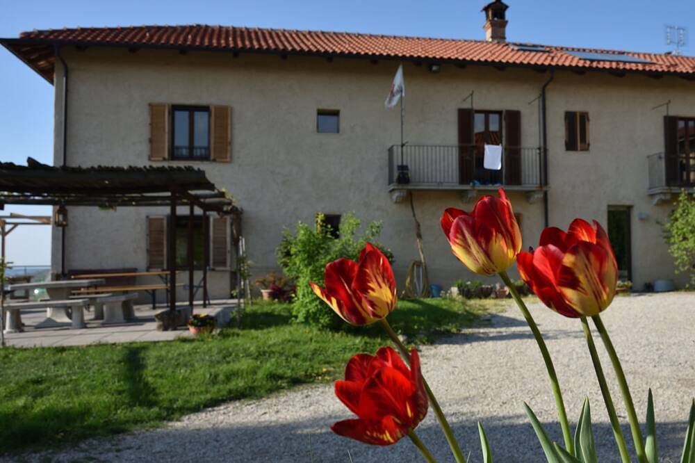 Casamatilda Loft Wohnung Mit Garten in Dogliani, Langhe