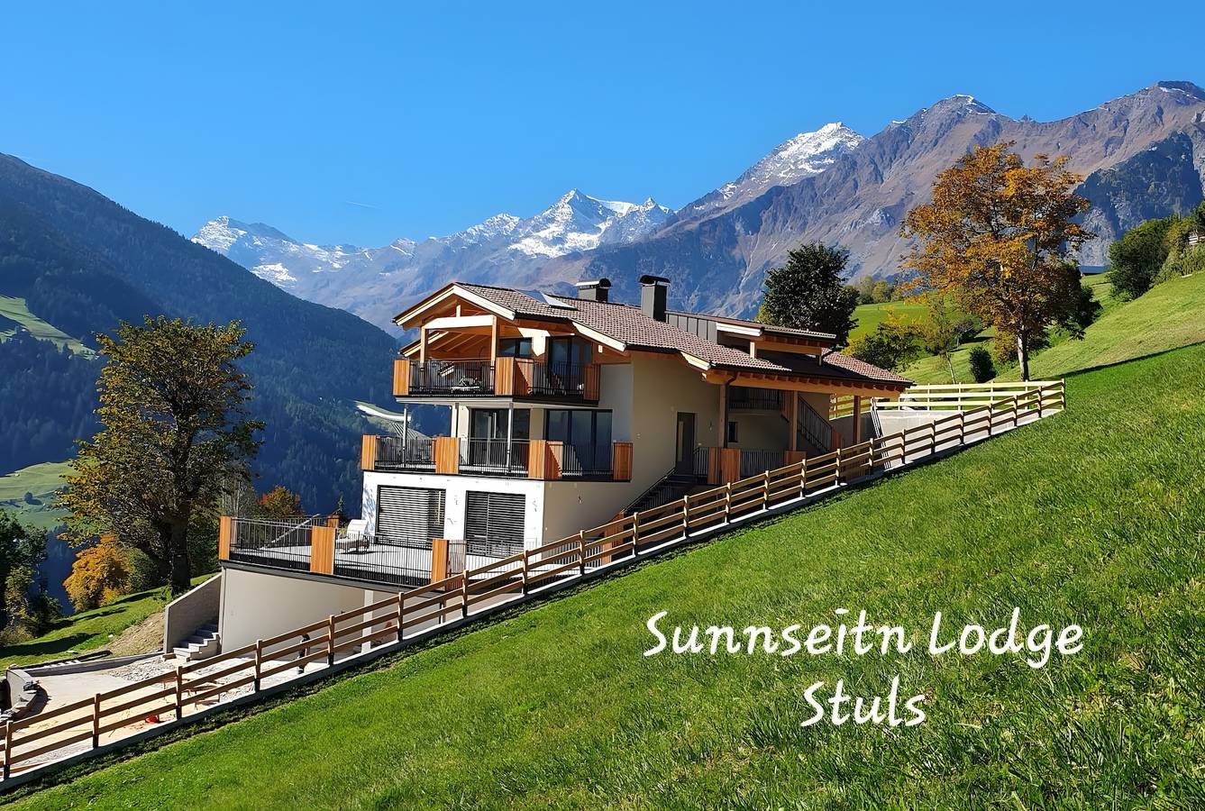 Entire apartment, "Sunnseitn Lodge Apt Moutainsuite" with whirlpool, infrared sauna, panoramic mountain terrace in Stuls, Moos in Passeier