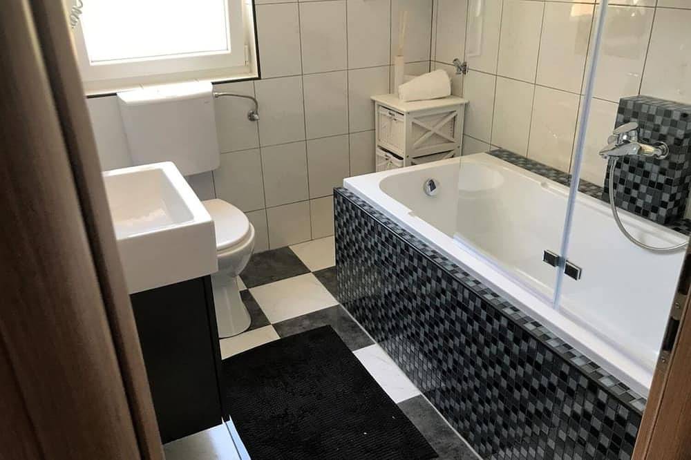 Ganze Wohnung, Villa Angelina, Großes Apartment 1. Etage in Brodarica, Šibenik-Knin