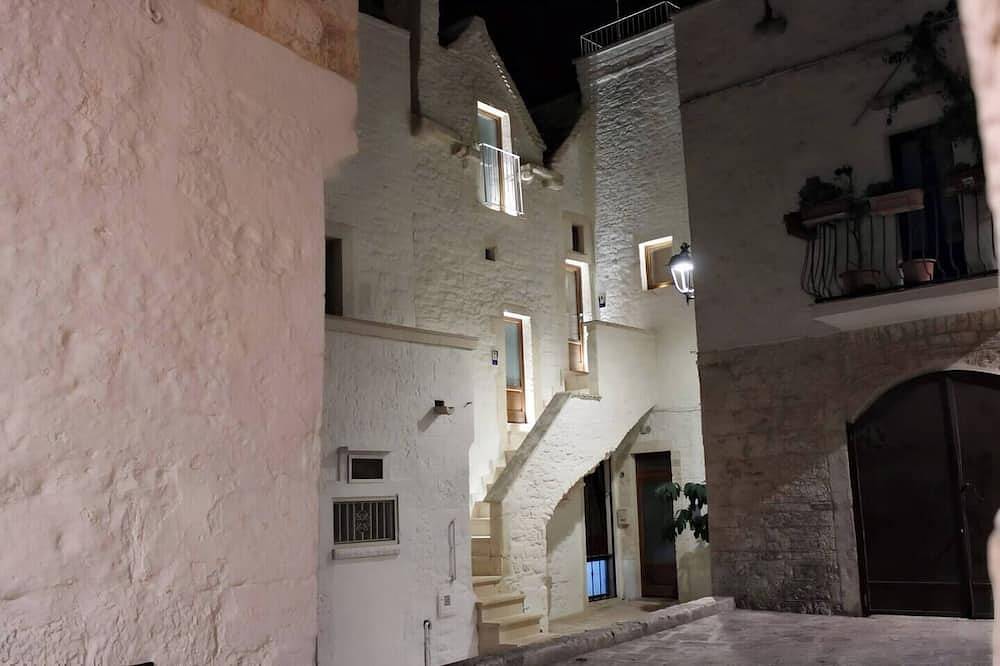 Appartamento intero, Prima Stella - Campanile Inn \ncomfortable room in historic building -Locorotondo in Locorotondo, Provincia di Bari