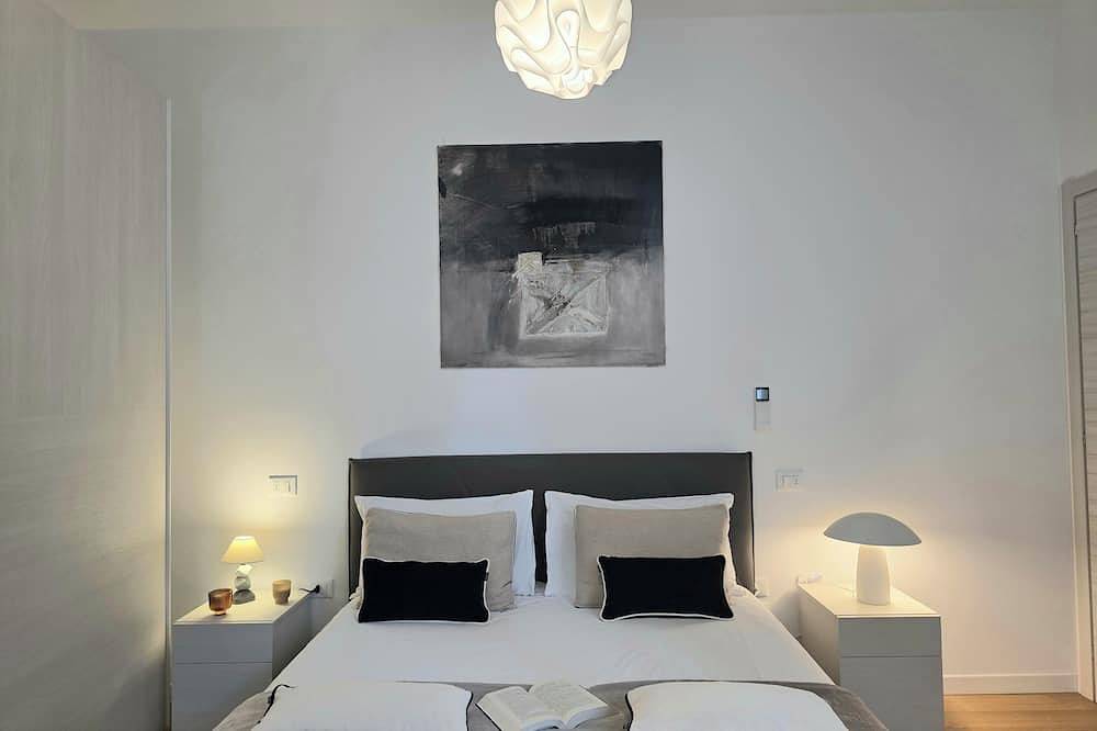 Entire apartment, Palazzo Galileo, your home by the sea, on the pedestrian island of St. Benedict. in San Benedetto del Tronto, Riviera delle Palme