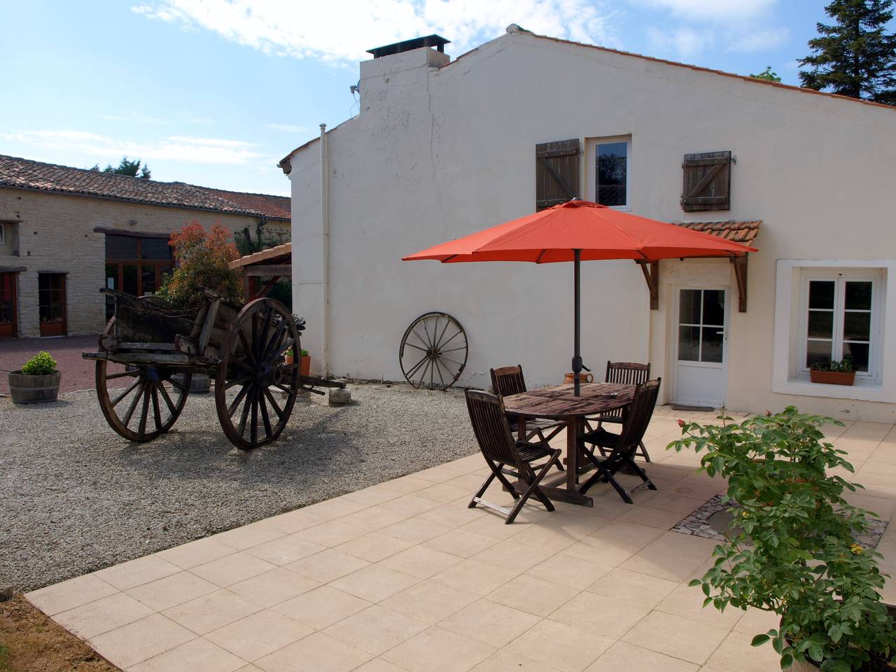 Le Manoir de La Foye - Gîte du Puits in Vinax, Région de Saint-Jean-d'Angély