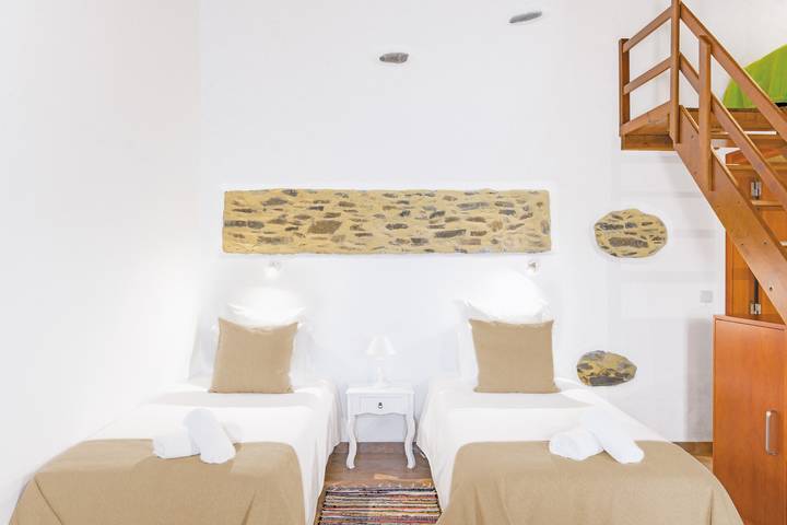 Apartamento inteiro, Casa de Férias 'Vitor Hugo' com Vista para a Montanha, Wi-Fi e Ar Condicionado in São Luís, Costa Alentejana