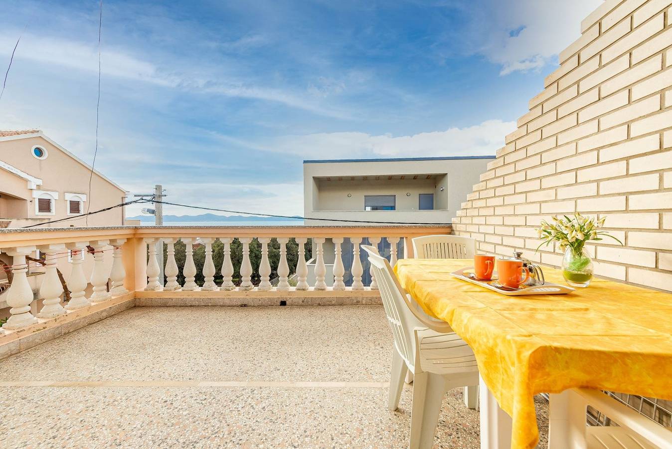 Ganze Wohnung, 1-Zimmer-Ferienwohnung mit Terrasse und Meerblick Kozino, Zadar A-5749-c in Strand Kožino, Zadar (Kommun)