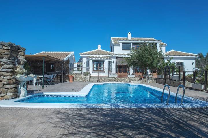 Ferienhaus für 12 Personen, mit Whirlpool und Garten, kinderfreundlich in Andalusien