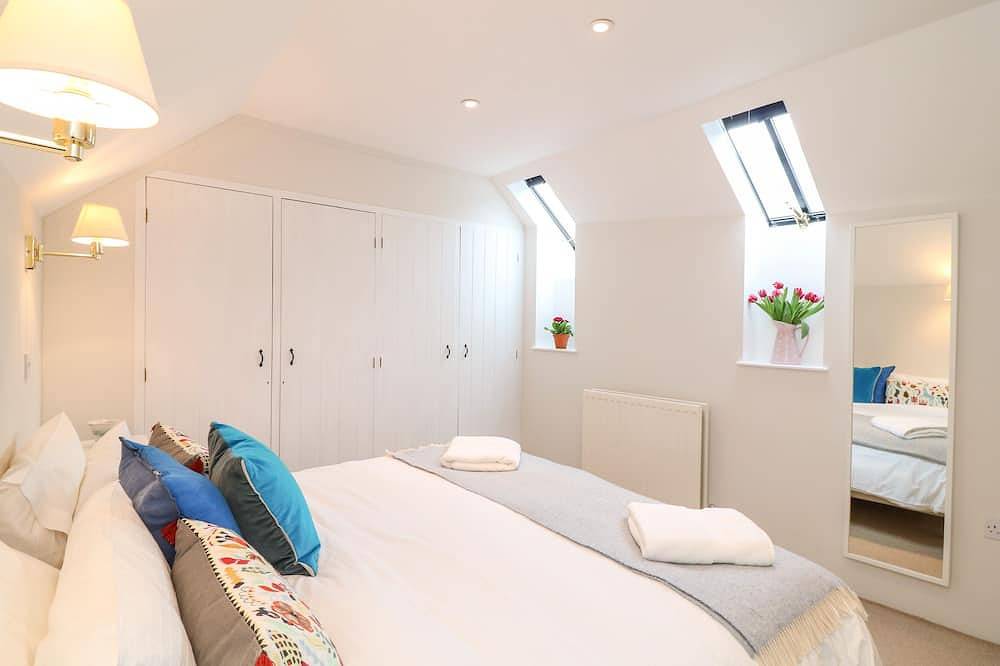 Fox Hat Cottage, pet friendly, character holiday cottage in Chagford in Chagford, Dartmoor National Park