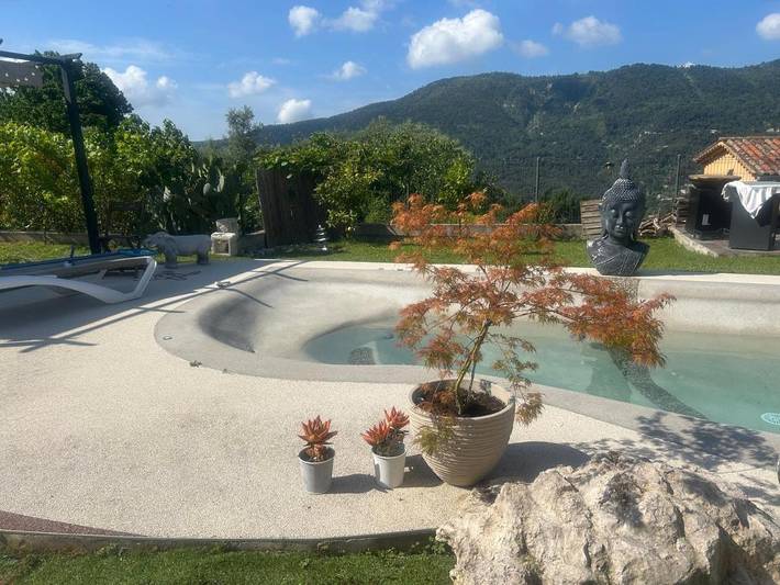 Location de vacances pour 2 personnes, avec piscine et jardin ainsi que terrasse et vue, animaux acceptés à Contes - 4