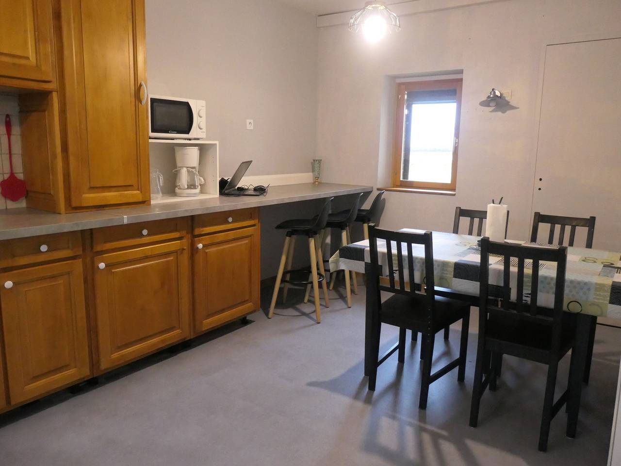 Geräumiges Ferienhaus mit Terrasse und Kamin in Waldnähe in Vieilles-Maisons-sur-Joudry, Montargis und Umgebung