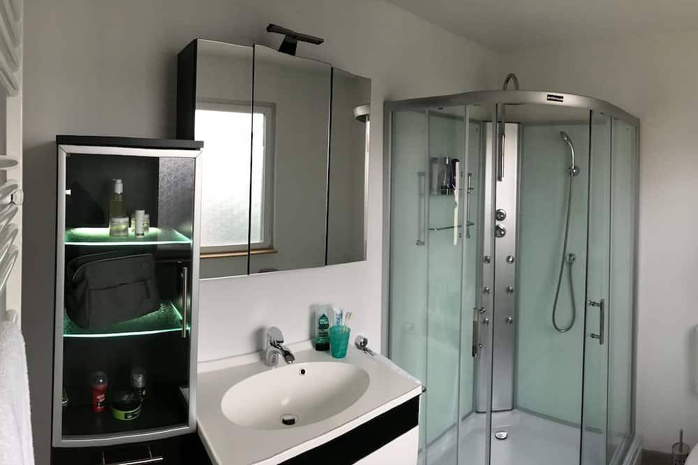 Modernes, helles Ferienhaus mit viel Sonne und eigenem Bootssteg in Ijsselmeer