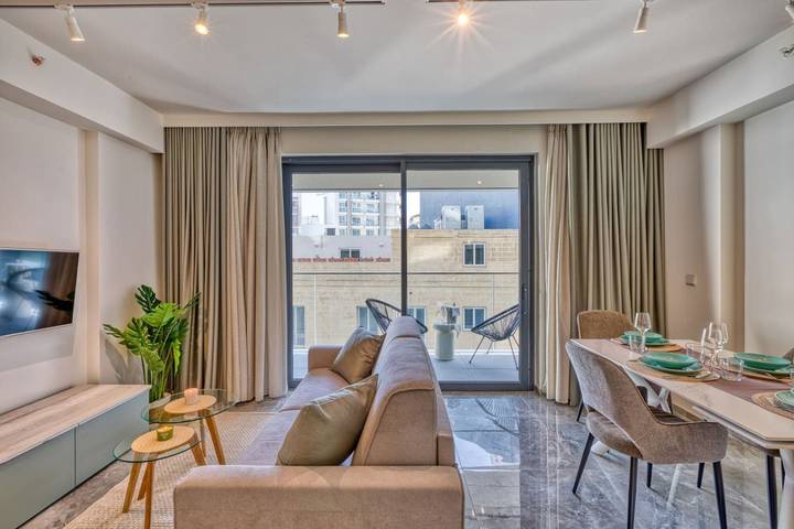 Gîte pour 4 personnes, avec piscine et balcon, adapté aux familles à San Giljan - 2