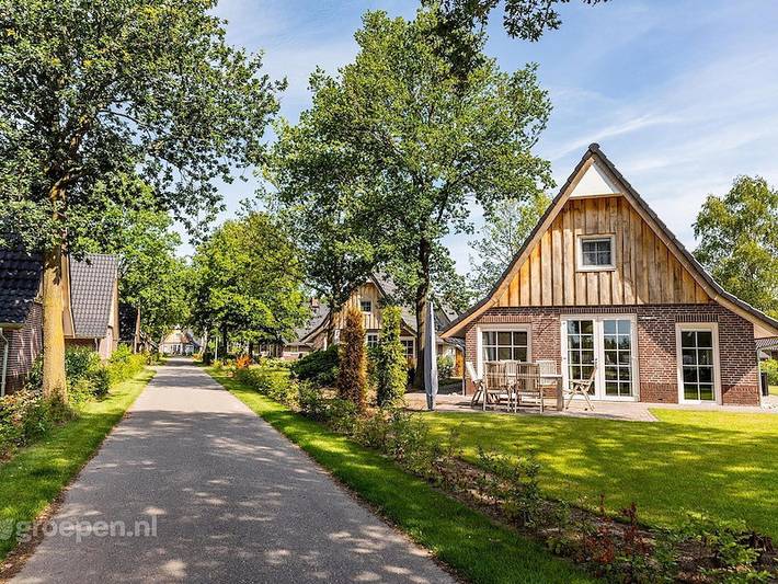 Vakantiehuis voor 14 personen, with tuin and terras as well as whirlpool in Hellendoorn Gemeente