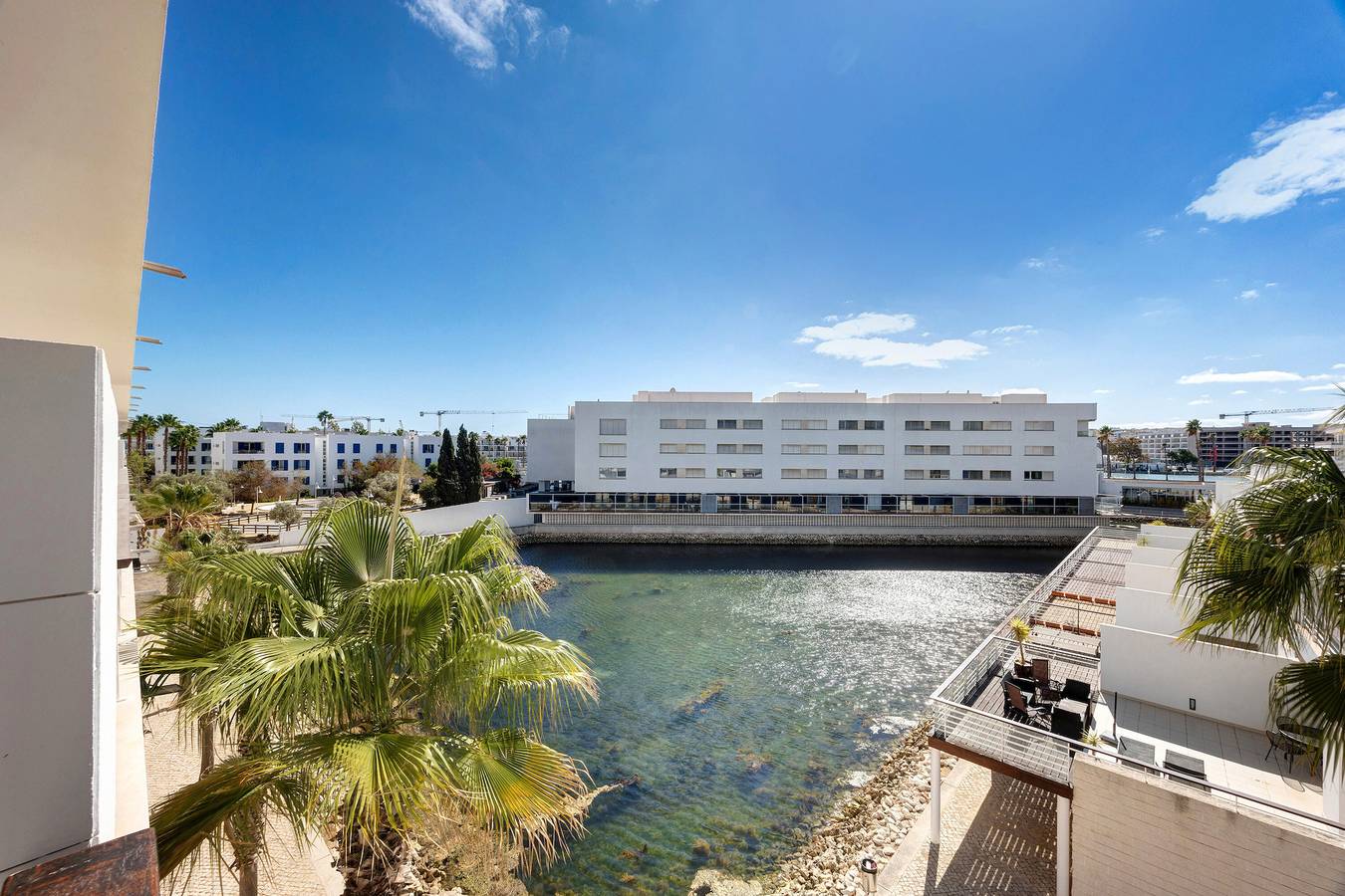 Apartamento entero, Apartamento 'Blue Marine' con vistas al lago, Wi-Fi y aire acondicionado in São Sebastião, Lagos