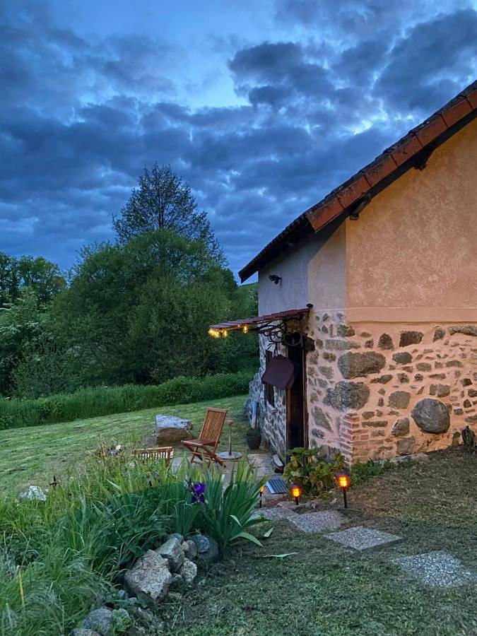 Location de vacances pour 2 personnes, avec jardin ainsi que vue et terrasse à Miremont - 4