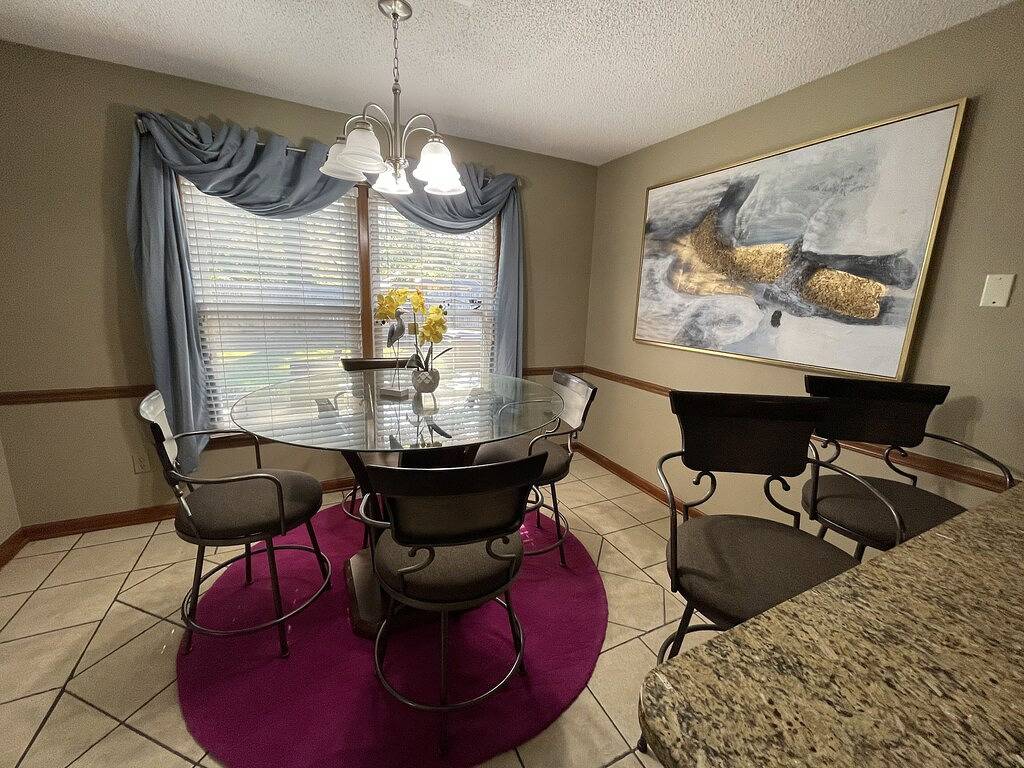 3 - 2.5 home Modern Delight fully equipped kit., fast Wi-Fi, all rooms upstrs in Memphis, Tennessee