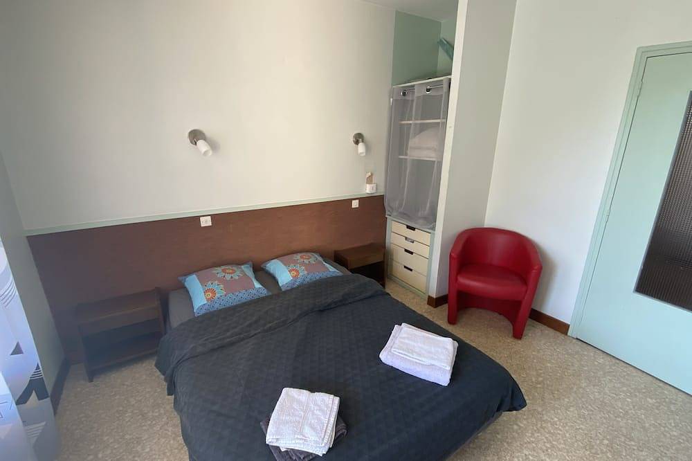 Apartamento entero, Studio Avec Grand Balcon Proche des Thermes in Bourbonne-les-Bains, Alto Marne