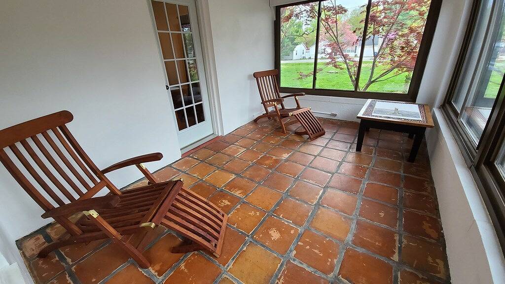 Cardinal House: Foseball, Sunroom, 6ft Fence, King Bed, Near Hospital & Basspro in Springfield (MO), Greene County (MO)