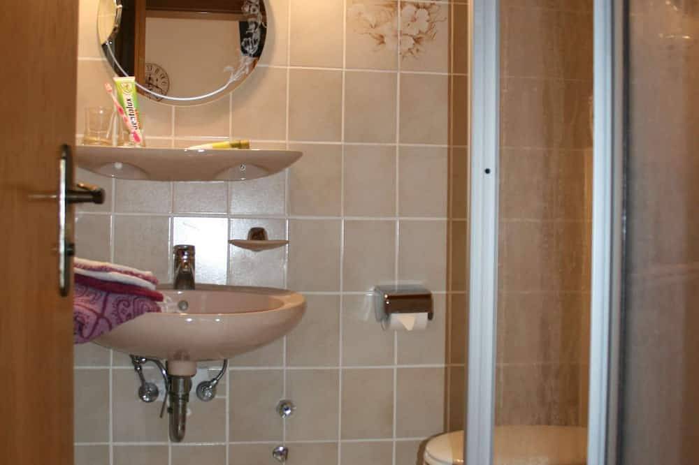 Ganze Wohnung, Appartment Schwalbennest 27 qm, 1-2 Personen, Wohnschlafraum, Wlan, Balkon in Staudach-Egerndach, Bayerische Alpen