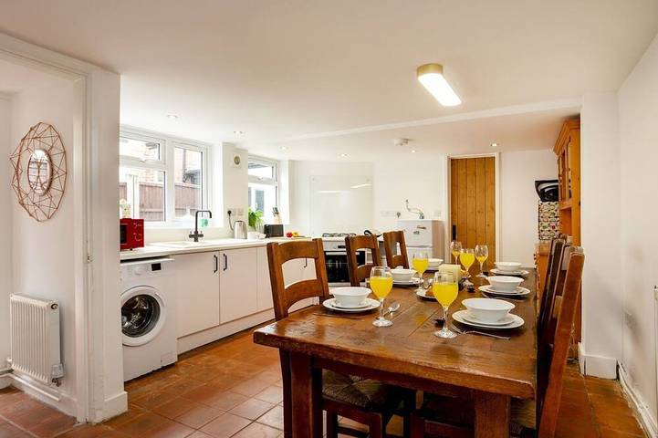 Glamping for 6 people, with garden in Nottingham