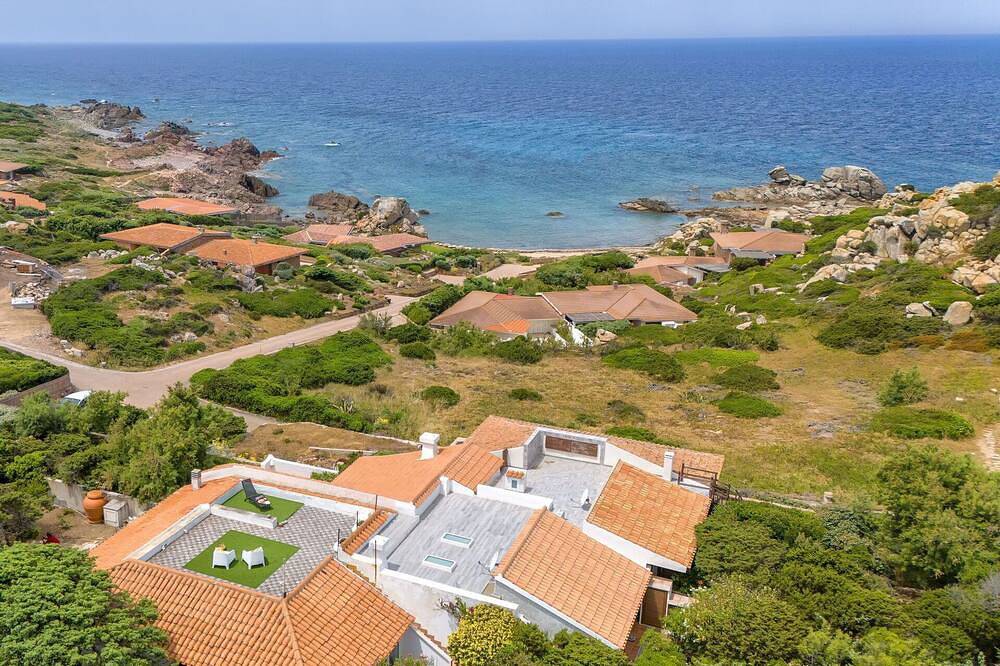Magnifica villa indipendente per 6 persone con A/C, Wifi, Tv, patio e animali ammessi in Portobello di Gallura, Portobello