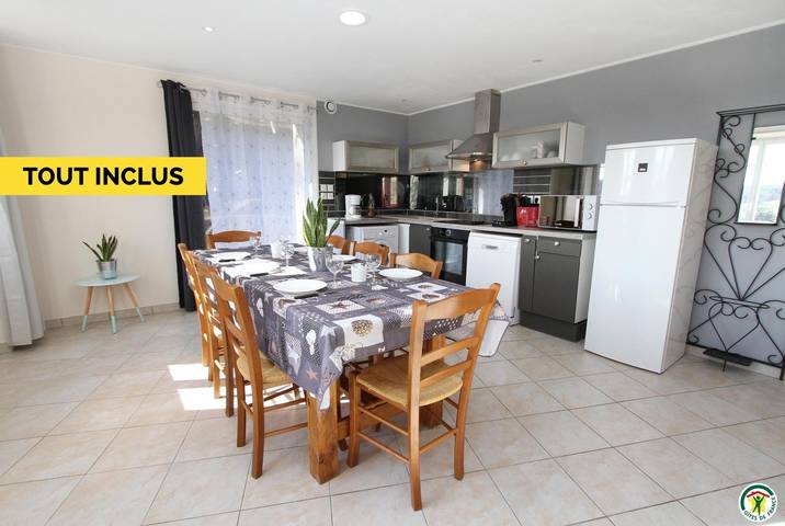 Gîte pour 6 personnes, avec jardin ainsi que piscine et terrasse