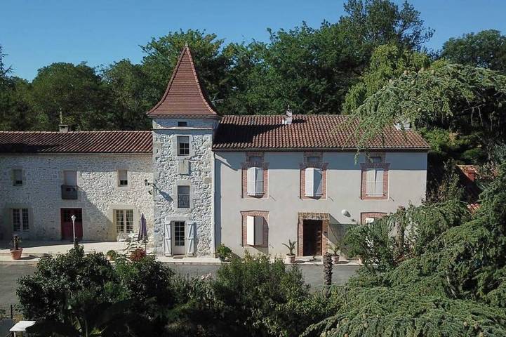 Location de vacances pour 11 personnes, avec Jardin et Piscine à Serviès