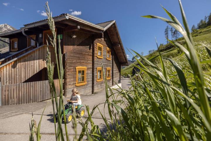 Ferienwohnung für 8 Personen, mit Balkon und Terrasse sowie Garten und Ausblick